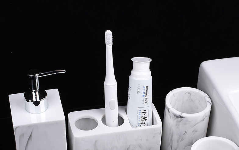Creative Resin Five - piece Bathroom Set - Krosscanada