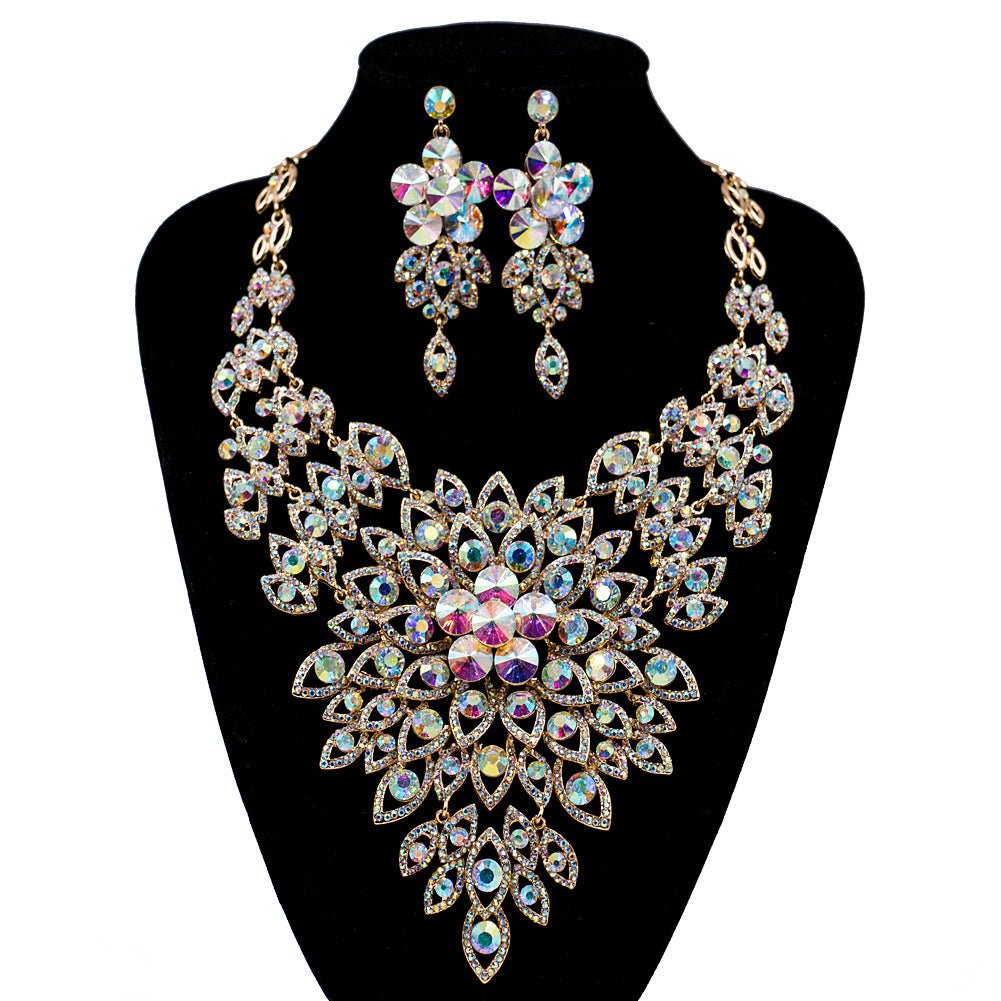 The royal wedding, the Amazon colored glass crystal banquet, the Bridal Necklace, the earring, the big suit - Krosscanada
