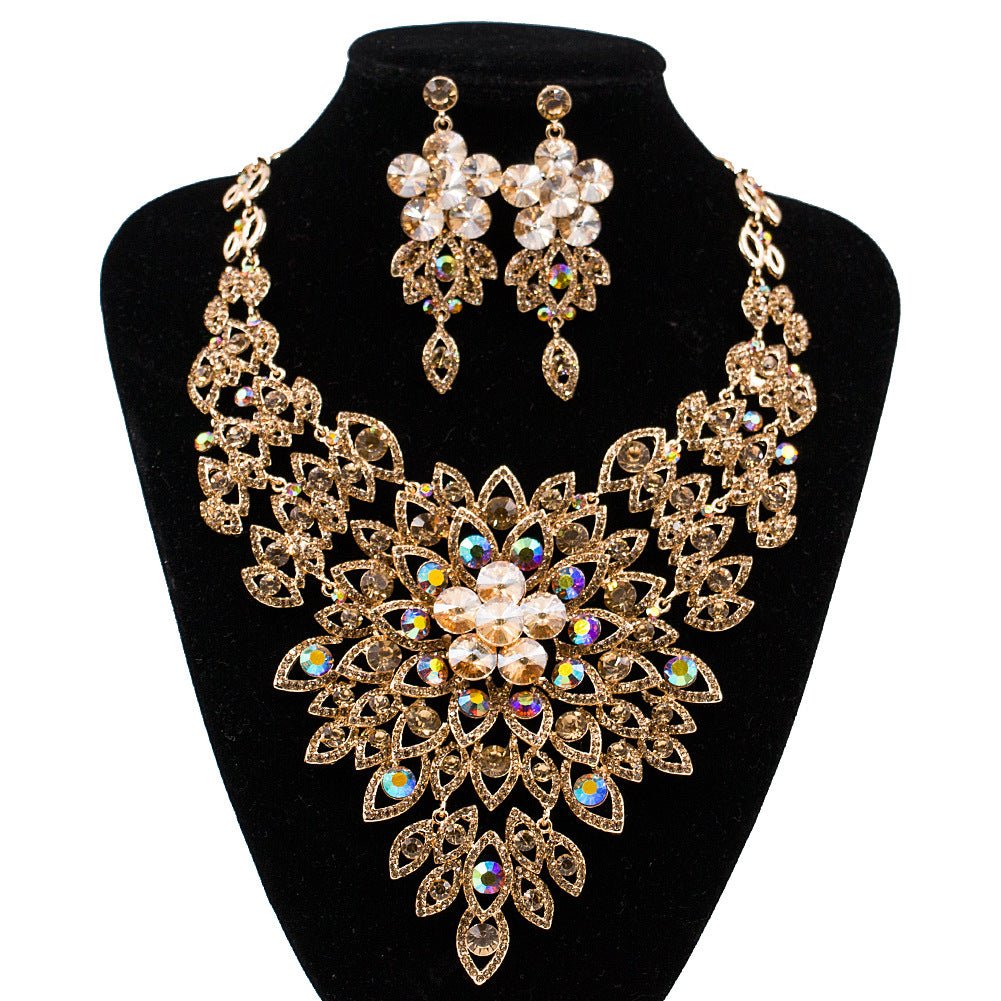 The royal wedding, the Amazon colored glass crystal banquet, the Bridal Necklace, the earring, the big suit - Krosscanada