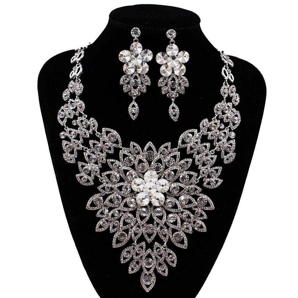 The royal wedding, the Amazon colored glass crystal banquet, the Bridal Necklace, the earring, the big suit - Krosscanada
